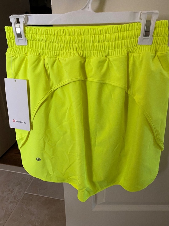 lululemon athletica Pants - Lululemon Hotty Hot High Rise Skirt, Size 6